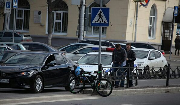 Пьяный велосипедист протаранил машину депутата городской думы