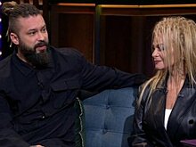 Лариса Долина «дала жару», появившись на публике в коже и с дредами