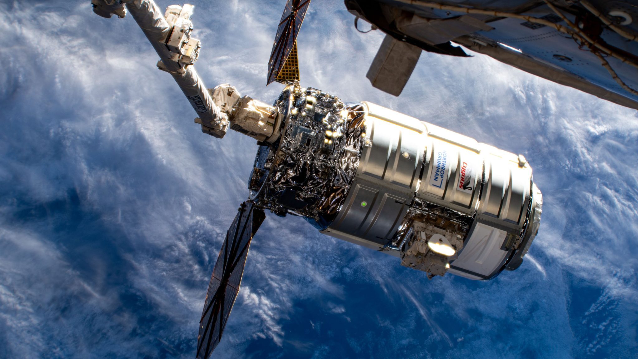 NASA показало последние фото космического грузовика Cygnus перед его уничтожением