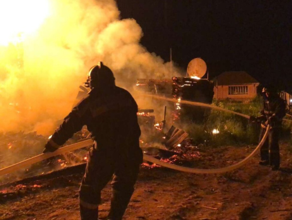 В Самарской области ночью сгорели сараи