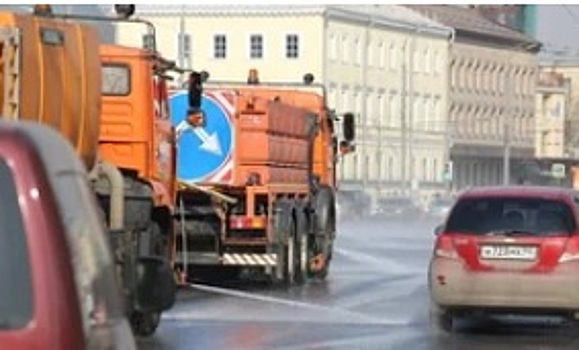 В Москве началась весенняя промывка дорог