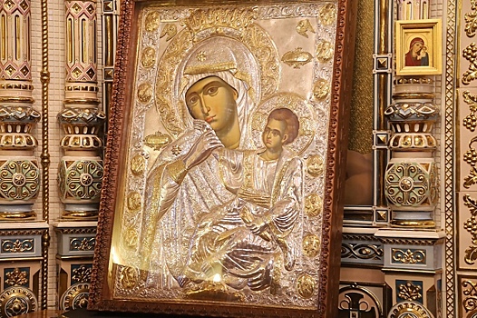 Челябинской епархии передали в дар две иконы со святой горы Афон