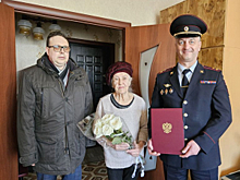 Руководство УМВД России по Калужской области и член Общественного совета поздравили с Международным женским днем узника фашистских концлагерей