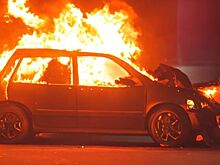 Пьяный таксист чуть не сгорел заживо в полыхающей машине