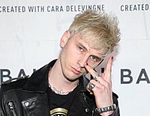 «Я никогда в жизни не испытывал такой сильной боли»: Machine Gun Kelly объявил о смерти своего отца