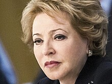 В Петербурге возложили цветы к памятнику Петру I в честь 316-летия со дня основания города