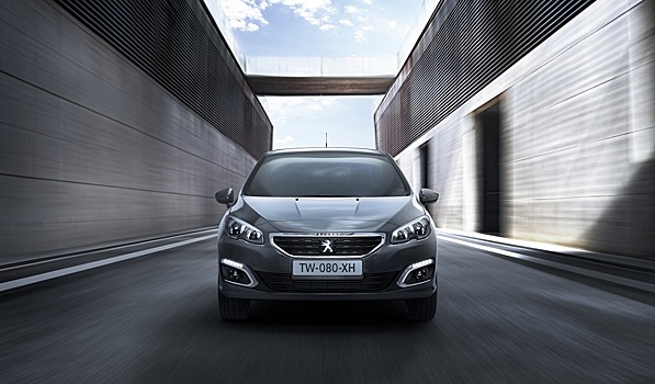 Peugeot назвал рублевые цены на новый седан 408