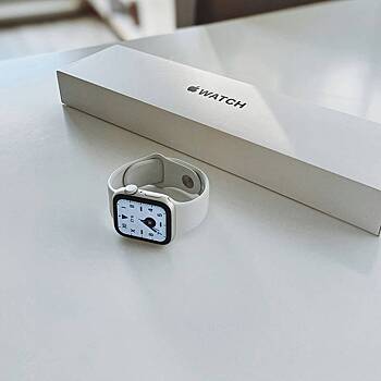 Врач спас жизнь пассажирке самолета с помощью Apple Watch
