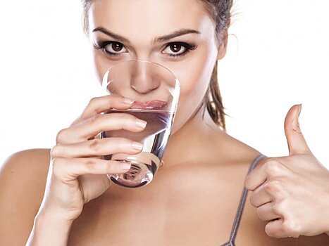 Учимся поддерживать водный баланс в организме: 5 причин пить много воды