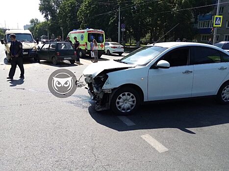 В массовом ДТП в Пензе пострадал водитель «Оки»
