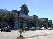 Туристы на семь часов застряли в аэропорту Порламара