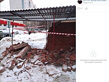 Иномарка разнесла мусорную площадку в Хорошёво-Мнёвниках