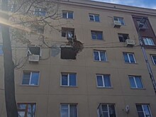 Украинский дрон врезался в жилую многоэтажку в Курске. Подробности
