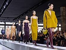 Российский стилист перечислил модные цвета в одежде на осень