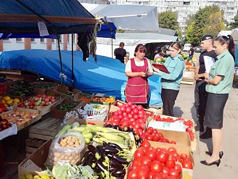 В Твери у продавцов фруктами отобрали торговое оборудование