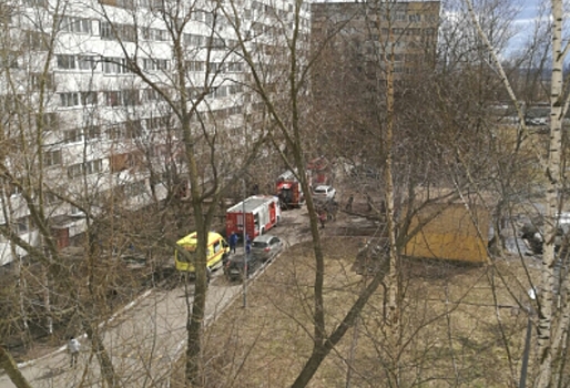 Из-за пожара жильцов дома в Петербурге вывели на улицу