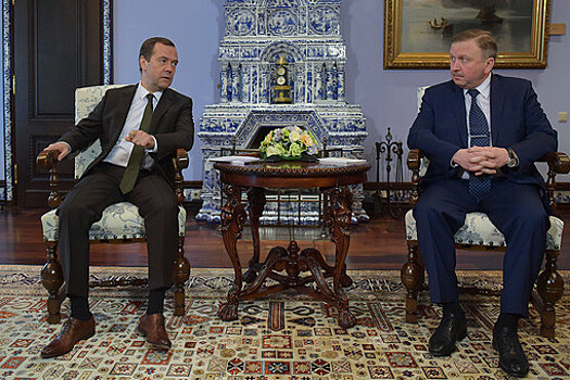 Председатель правительства России Дмитрий Медведев и премьер-министр Белоруссии Андрей Кобяков во время встречи в Подмосковье, 30 марта 2017 года