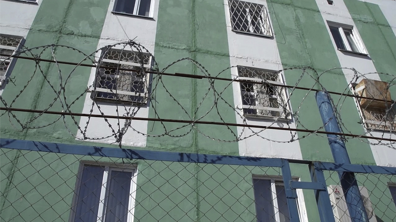 Нападение на сверстника привело тюменского школьника в СИЗО