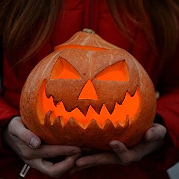 Западная Украина за неделю 21-25 октября: в Закарпатье дифтерия, в Буковине премьер-министры, а в Ровно — запрет Хеллоуина