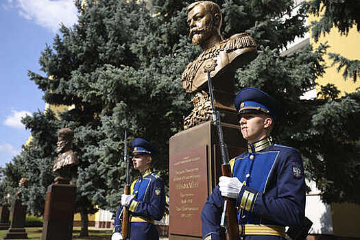 В Краснодарском президентском кадетском училище открыли бюст Николая II