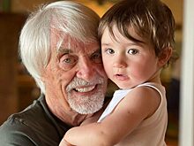 Жена Экклстоуна опубликовала фото с Берни с двухлетним сыном