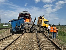 В Волгоградской области поезд влетел в грузовик