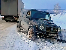 Видео: в России Mercedes-Benz G-Class застрял на ровном месте