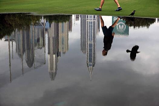 Застрявших в Дубае из-за рекордных ливней россиянин выселили из отеля