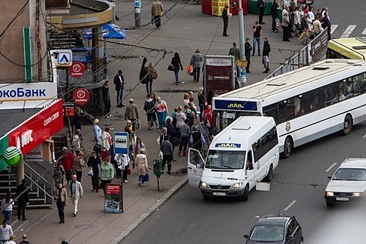 Как дорожали поездки на личных автомобилях и общественном транспорте в Калининграде за десять лет