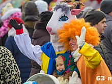 «Батл» Маслён и подвиги полуобнаженных богатырей: репортаж с проводов зимы в Самаре