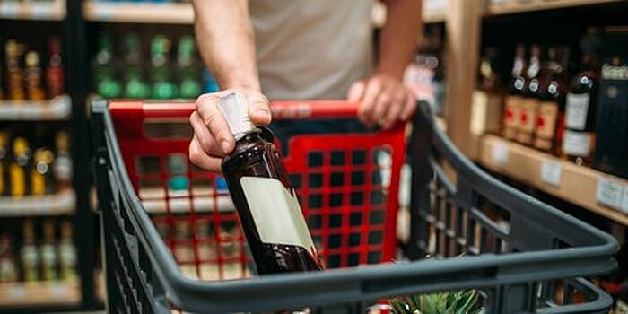 В Госдуме считают возможным обязать изготовителей спиртного наносить на бутылки антиалкогольные пословицы