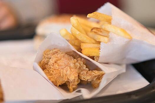 Омикрон оставил посетителей KFC и McDonald’s без курицы и картошки фри: Новости ➕1, 12.01.2022