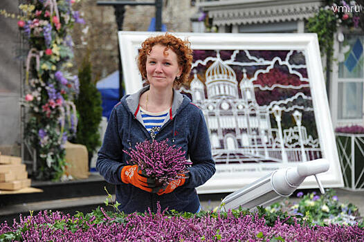 Цветник с часами и корабль: как благоустроили столичные скверы