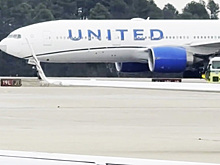 В аэропорту Вашингтона потушили Boeing 777 с горящим двигателем