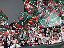 В КХЛ объяснили, почему игрока "Ак Барса" не удалили за выпавший на лед телефон