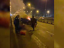 В Санкт-Петербурге водитель автобуса вытащил мужчину из загоревшегося автомобиля