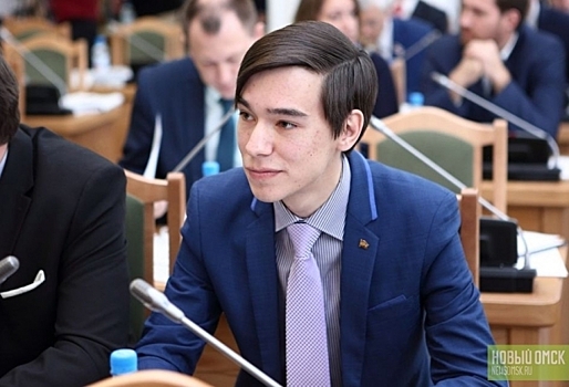 Омские коммунисты выдвинули на довыборы в Заксобрание экс-депутата Горсовета стоматолога Курятникова