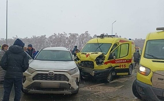 В ДТП со скорой на трассе в Татарстане погибла медсестра