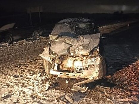 В снегопад на трассе в Башкирии столкнулись две легковушки