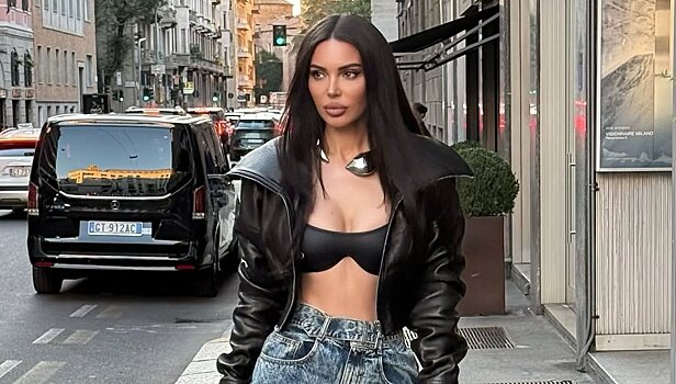 Оксана Самойлова сфотографировалась в крошечном бикини в Африке