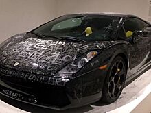 Посетители музея законно расцарапали прекрасный Lamborghini Gallardo