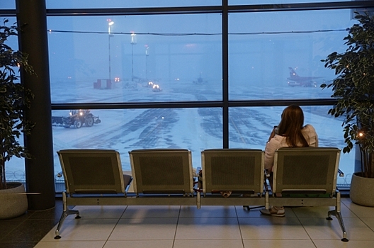Аэропорты Москвы отменили более 10 рейсов