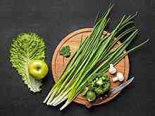 Зимний огород на окне: как вырастить много лука без лишних хлопот