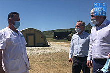 Глава Буйнакска посетил передвижной военный госпиталь, развернутый в поселке Герей Авлак