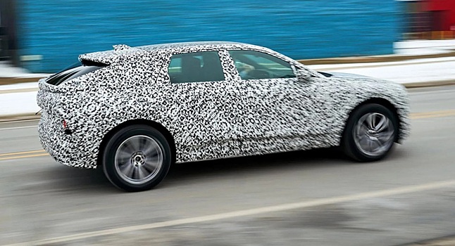 Cadillac впервые демонстрирует на улице испытания полностью электрического Lyriq