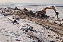 Строительство защитной дамбы возле яхт-клуба в Хабаровске завершено более чем на 70%