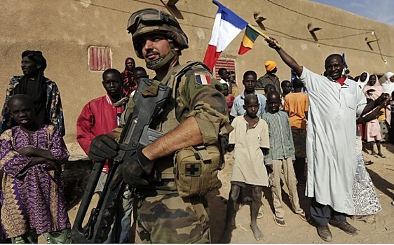 Франция заявила о полном выводе войск из Мали