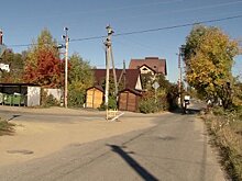 На улице Бекешской с каждым днем увеличивается провал в асфальте