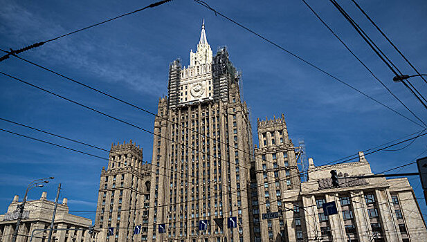 Москва приветствовала решение США возобновить выдачу виз в России