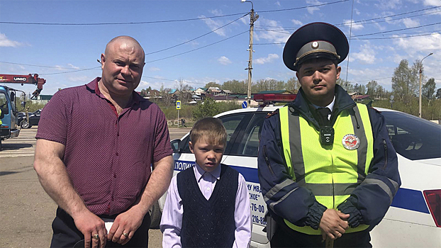 В Иркутске автоинспектор помог экстренно доставить в больницу ребёнка с открытой раной